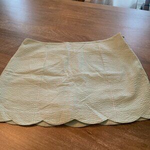 Ladies Lilly Pulitzer mini skirt size 8 green seersucker scalloped hem